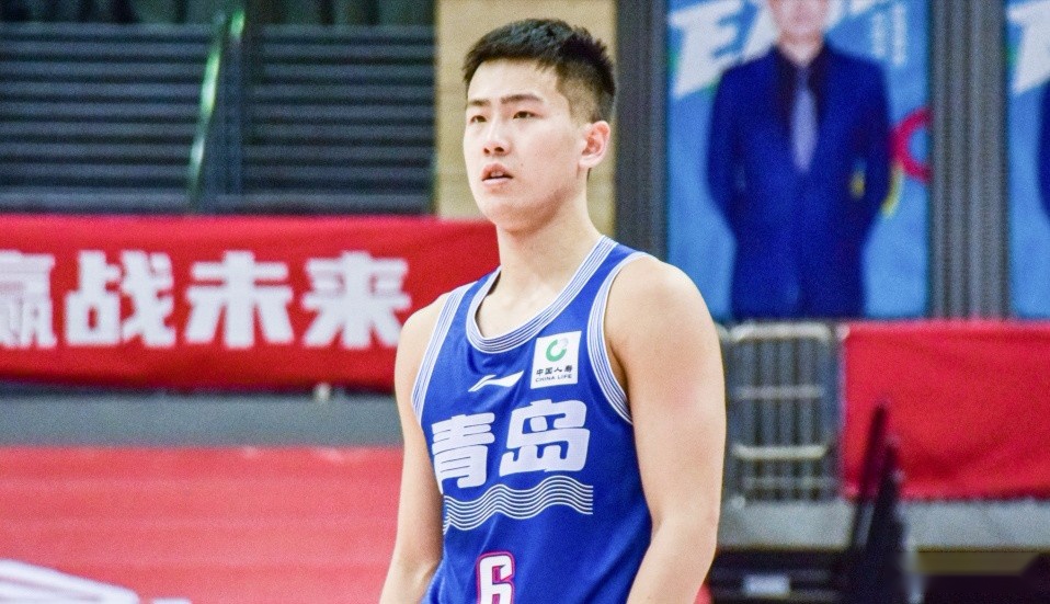 斯首次與爭